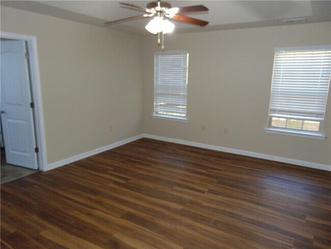 Building Photo - 1320 Napa Valley Dr SW