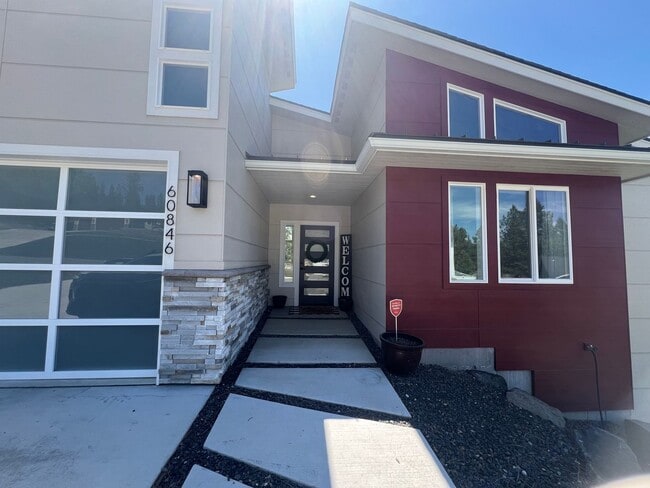 Building Photo - Luxury Rental