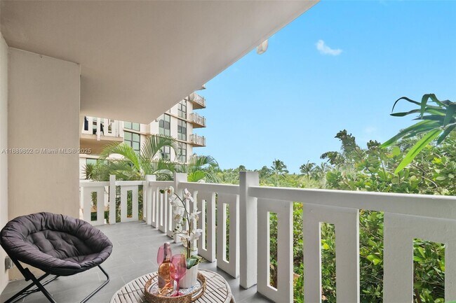 Building Photo - 1121 Crandon Blvd