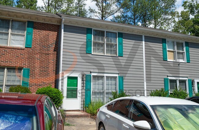 Building Photo - Move In Ready 2BR, 1.5BA Townhome with Brand-New Kitchen Features!