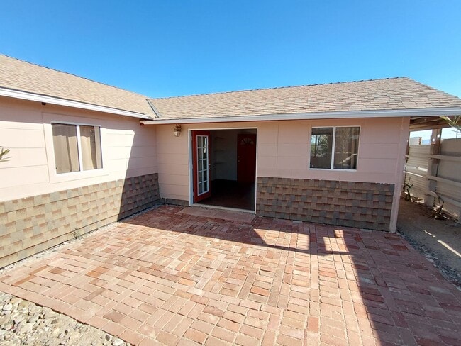 Building Photo - Cozy 2 Bed / 1 Bath Home with Open Space & Privacy – Ocotillo, CA