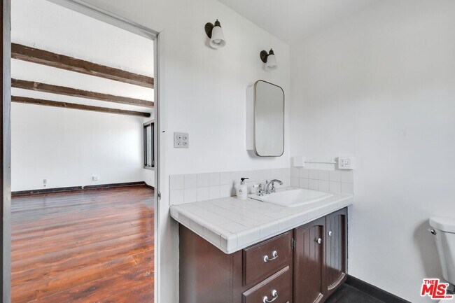 Building Photo - 1570 Sanborn Ave