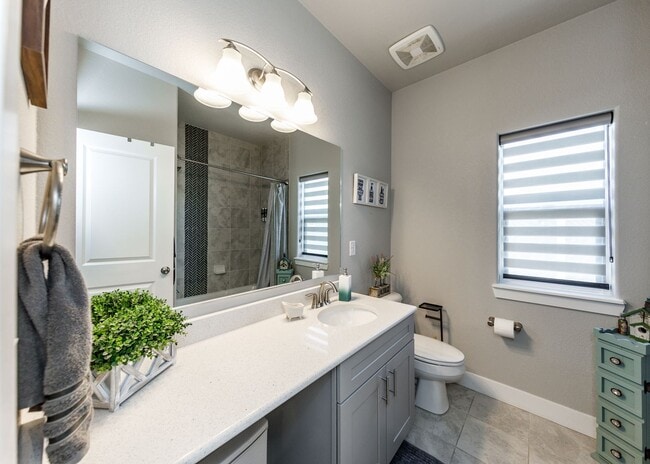 Building Photo - Luxury Ranch-Style Home for Rent | Wolf Ranch | D20 Schools | Pikes Peak Views