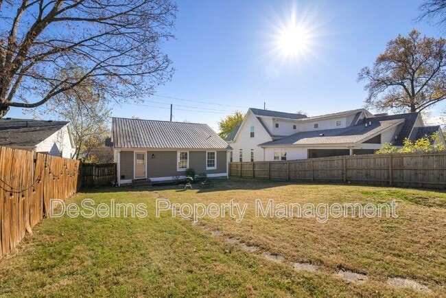 Building Photo - 508 S 12th St