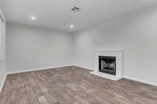 Building Photo - 16223 Haldane St