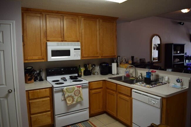 Building Photo - AUG PRE-LEASE! 3 Bed/3 Bath Duplex with Hu...