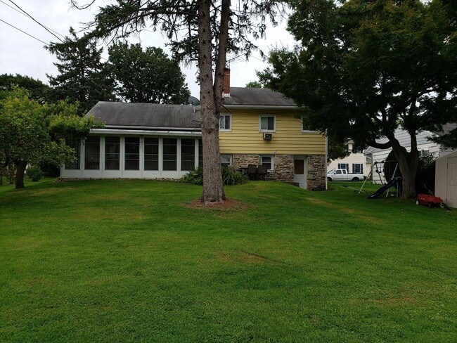 Building Photo - 357 Leona Ave