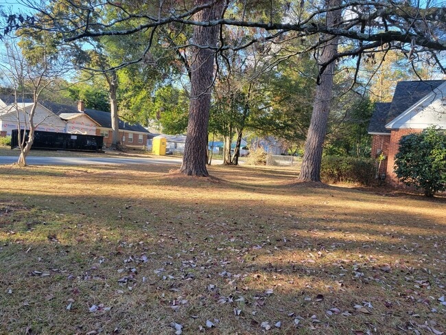Building Photo - 3 Bedroom 1.5 bath House Florence!