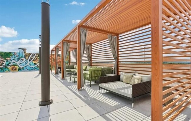 Building Photo - 1052 Fraser St