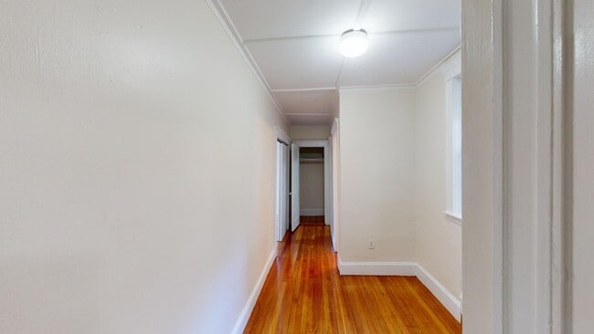 Building Photo - Avl NOW - No Fee! Split style 2BR in the heart of the Fenway