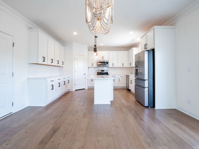 Building Photo - 909 Needlerush Rd