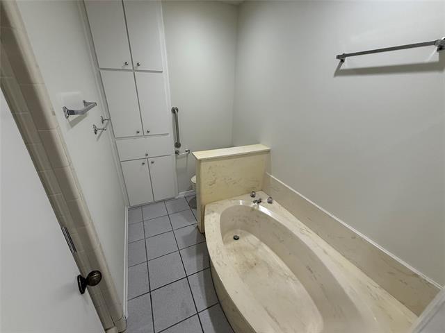 Building Photo - 5887 Westhaven Dr
