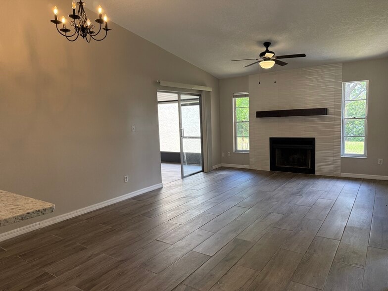 Building Photo - 160 Clear Lake Cir