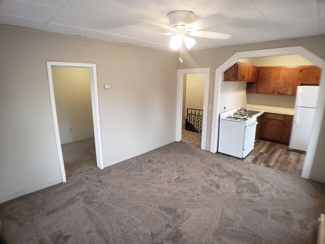 Building Photo - 1 Bedroom 1 Bath in a 4-plex