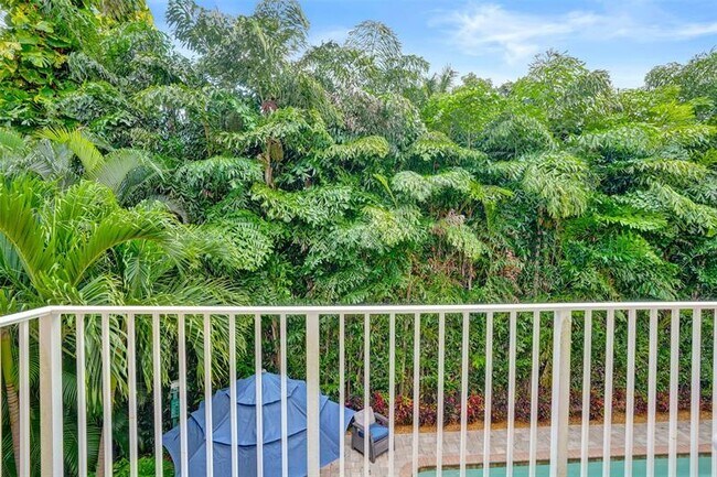 Building Photo - 624 NE 29th Dr