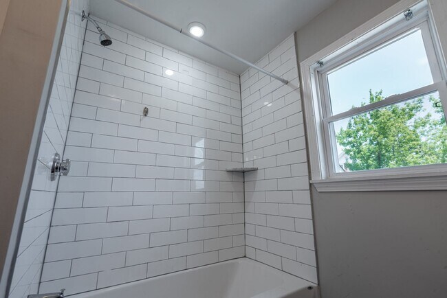 Building Photo - 9 Veto St