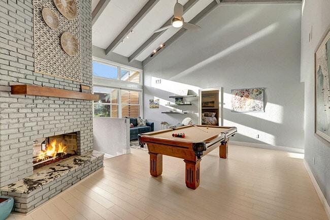 Building Photo - 3271 SE Court Dr