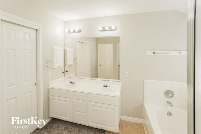 Building Photo - 24027 Holleygate Ct