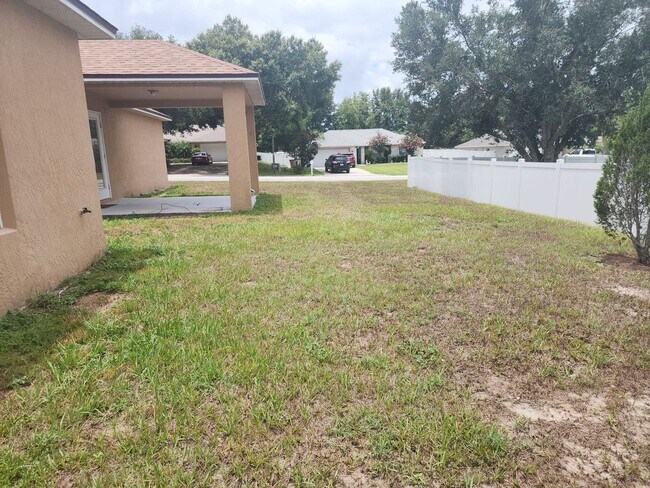 Building Photo - 3/2~Vista Pines Loop~Nice Big Corner Lot, ...