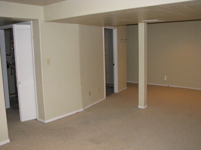 Building Photo - 8668 Chancellor Dr