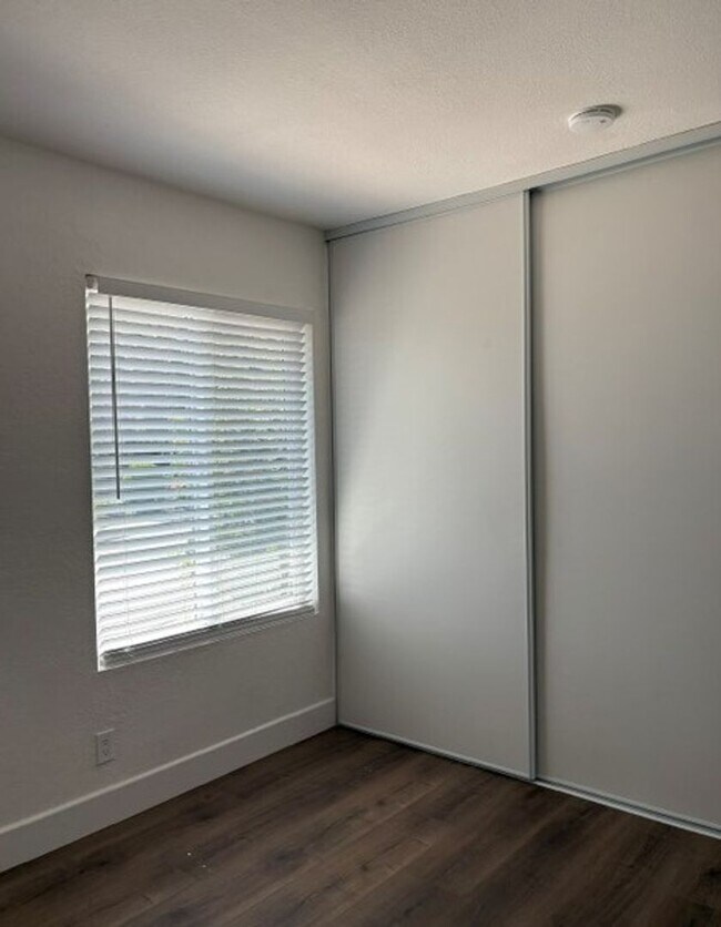 Building Photo - 514 Avenida Presidio