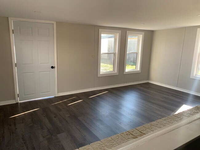 Building Photo - Stunning 3 Bedroom Home for Rent! SECTION ...