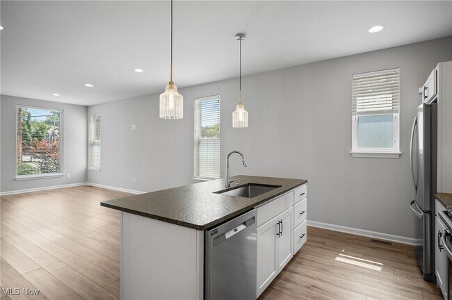 Building Photo - 2078 W 44th St