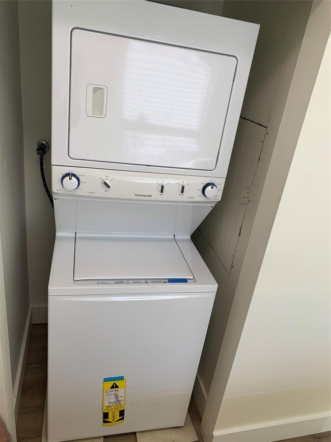 Building Photo - 1700 NW 4th Ave