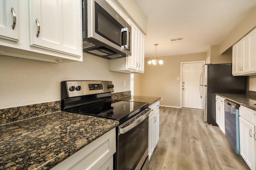 Building Photo - 21206 Waymare Ln