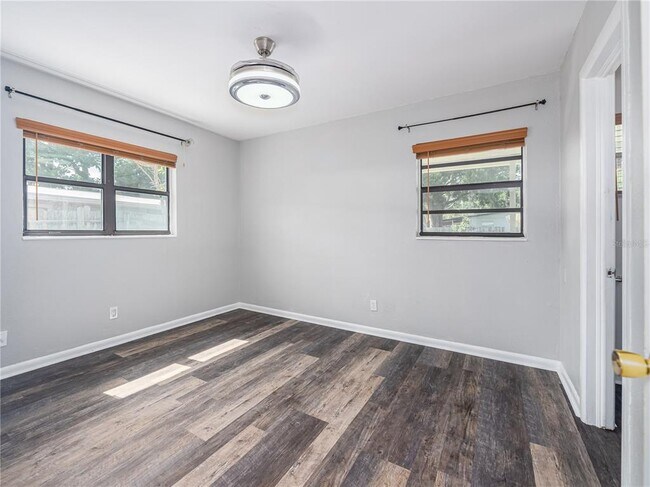 Building Photo - 4721 W Iowa Ave