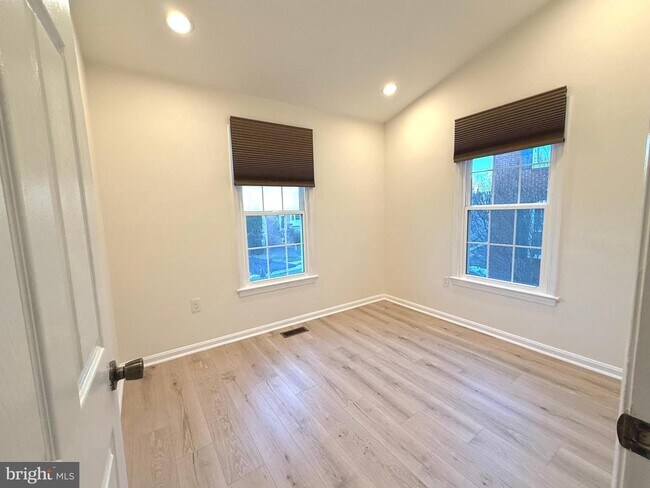 Building Photo - 4235 Sleepy Lake Dr