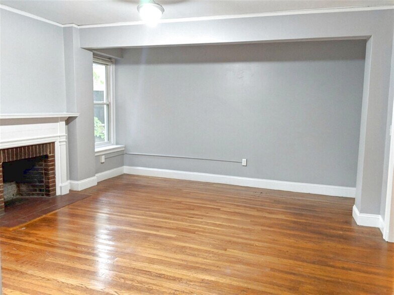 Primary Photo - 7 Craigie Cir