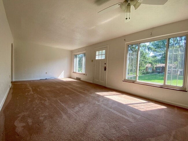 Building Photo - Charming Ranch Home in Peters Township – Huge Yard, Quiet Setting & Great Location!