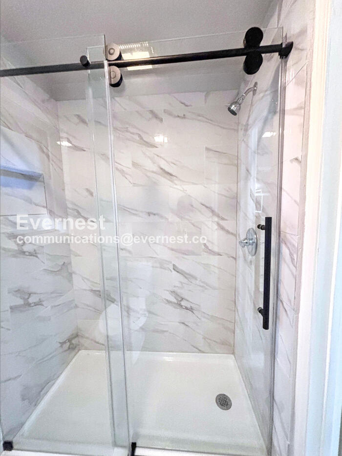 Building Photo - 2101 Lamar Dr