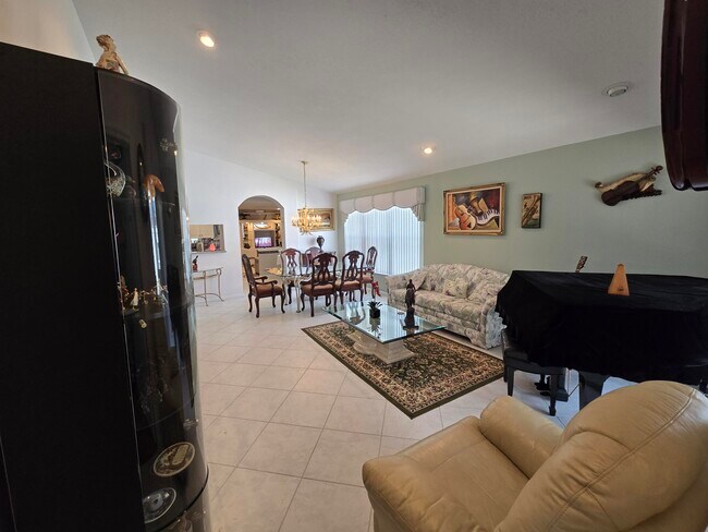 Building Photo - 7470 Chorale Rd
