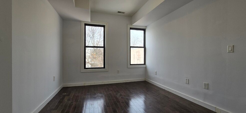 Building Photo - 487 Ocean Ave