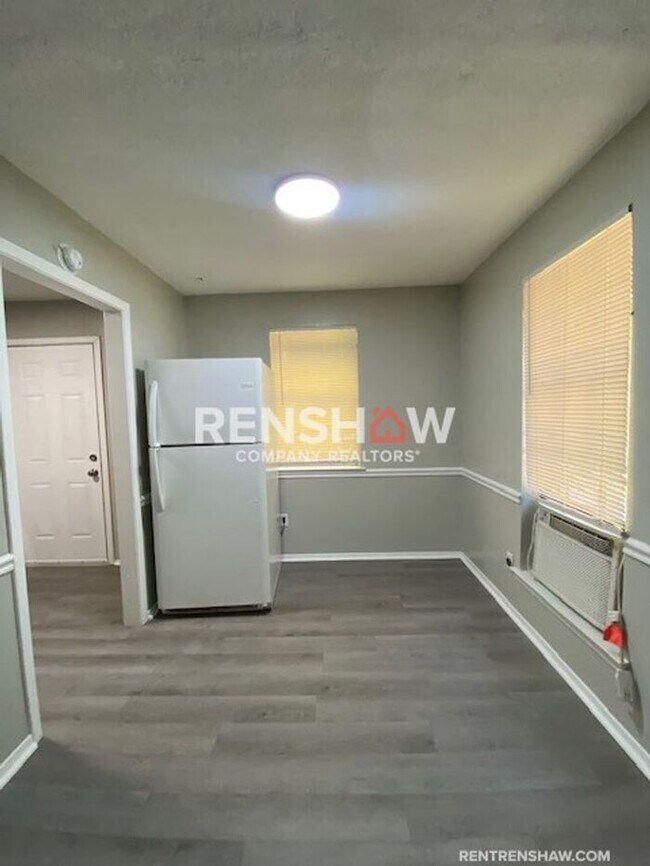 Corner Unit Duplex in Whitehaven Park East... 3377 Arnold Rd Memphis