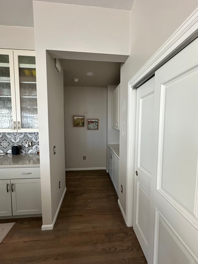 Building Photo - 7820 Inverness Blvd