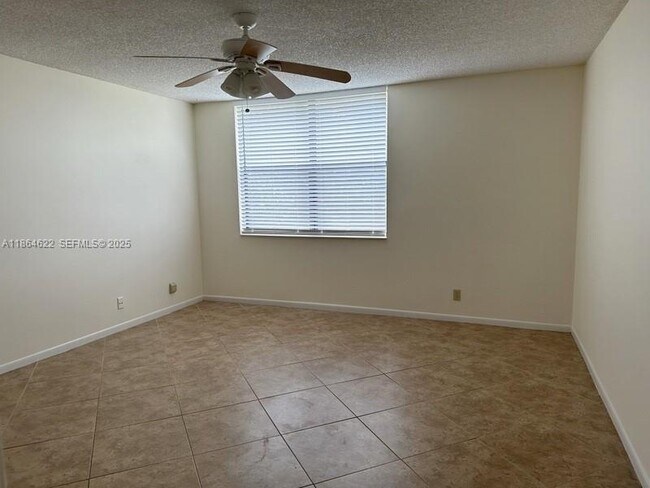 Building Photo - 3150 NW 42nd Ave