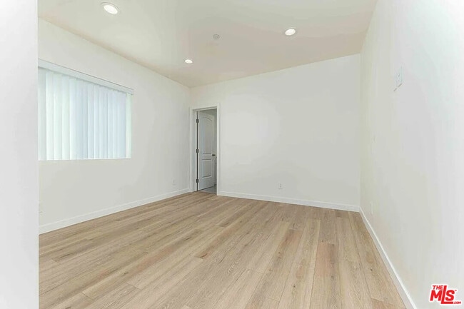 Building Photo - 2101 Burnside Ave