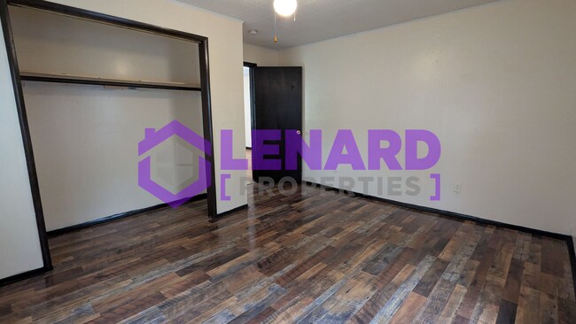 Building Photo - Lovely One Bedroom House!