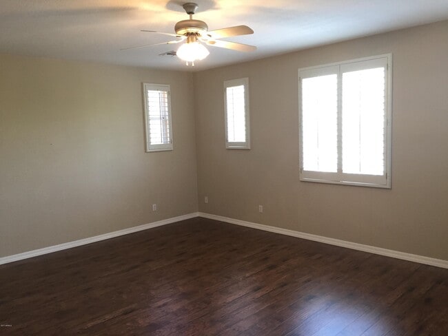 Building Photo - 1150 W Silver Creek Rd