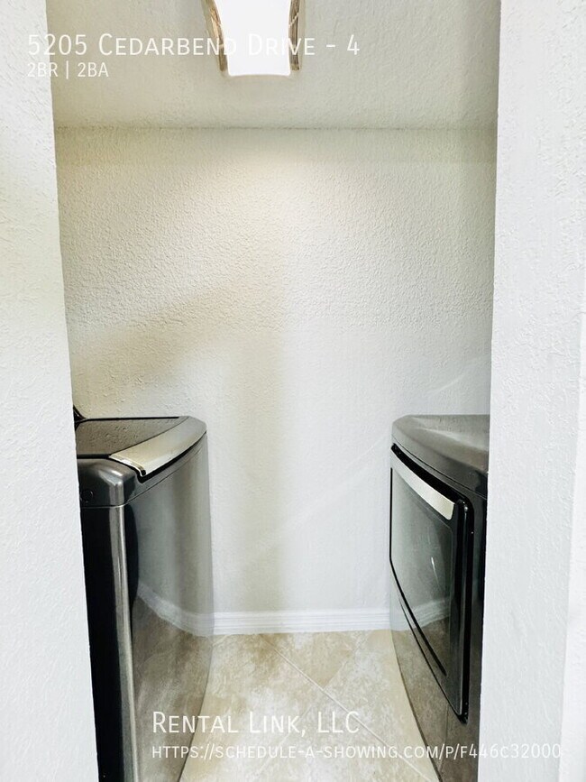 Building Photo - 5205 Cedarbend Dr