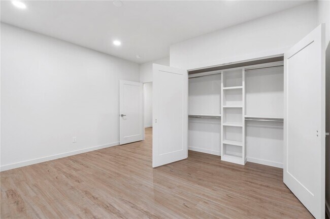Building Photo - 567 S Blair Ave
