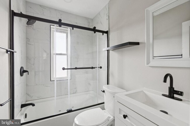 Building Photo - Charming 2-Bedroom Townhome Beautifully Updated and Convenient