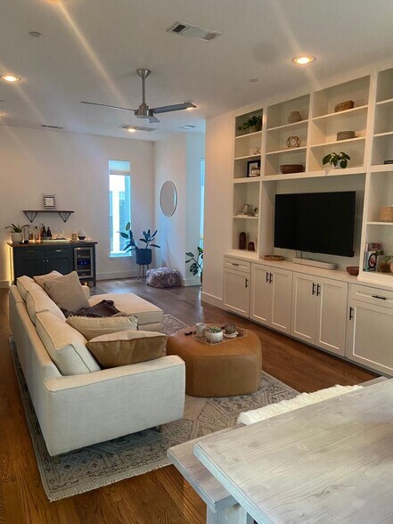 Building Photo - 5705 Bryan Pky