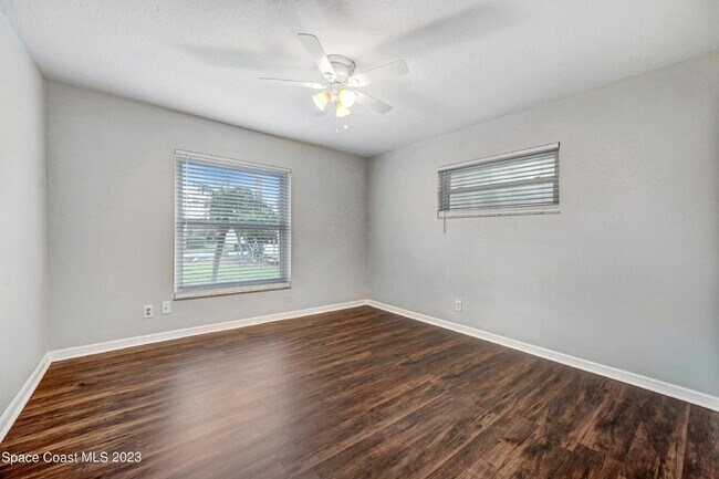 Building Photo - Suntree living