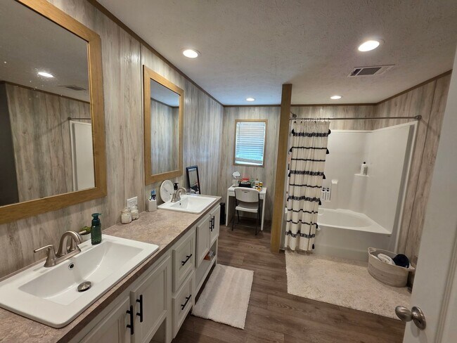 Building Photo - 116 Long Leaf Dr