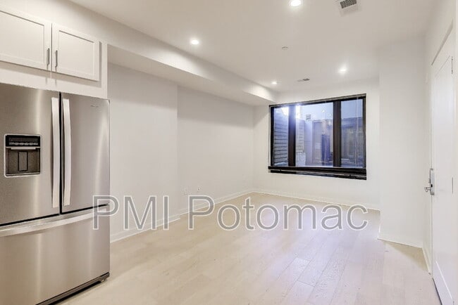 Building Photo - 531 Kennedy St NW