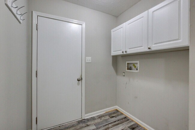 Building Photo - Updated 3bed 2 bath in St B with SEPARATE WORKSHOP around back.